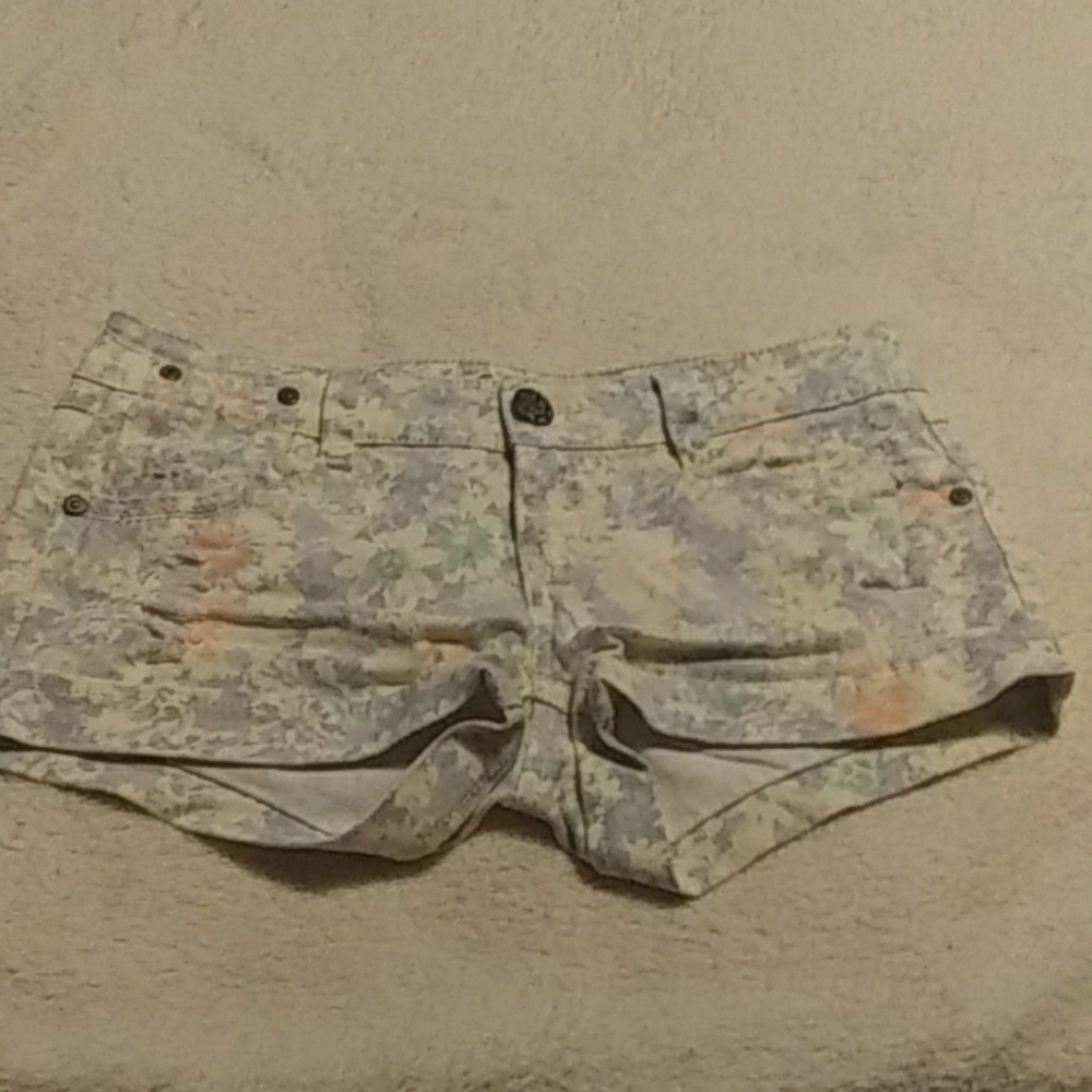 Vanilla star shorts size 1